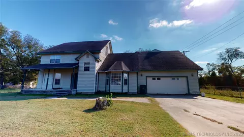 100 E Bird, Davis, OK 73030 photo 1
