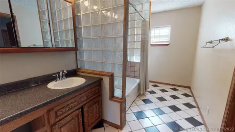 100 E Bird, Davis, OK 73030 photo 12
