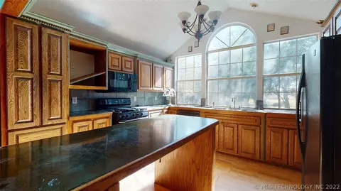 100 E Bird, Davis, OK 73030 photo 6