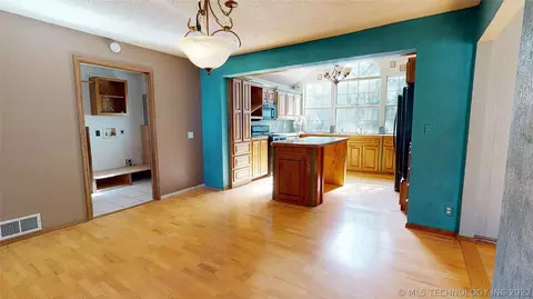 100 E Bird, Davis, OK 73030 photo 5