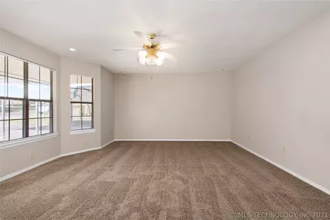 33947 Eagle Cir, Wagoner, OK 74467 photo 3