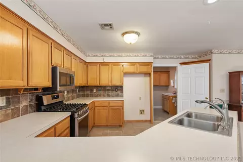 33947 Eagle Cir, Wagoner, OK 74467 photo 8