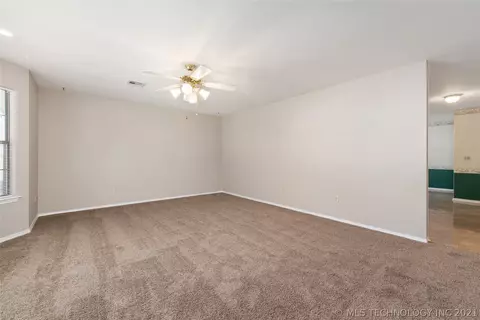 33947 Eagle Cir, Wagoner, OK 74467 photo 4