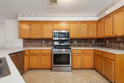 33947 Eagle Cir, Wagoner, OK 74467 photo 9