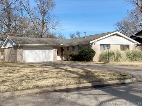 1565 E 59th St, Tulsa, OK 74105 photo 2