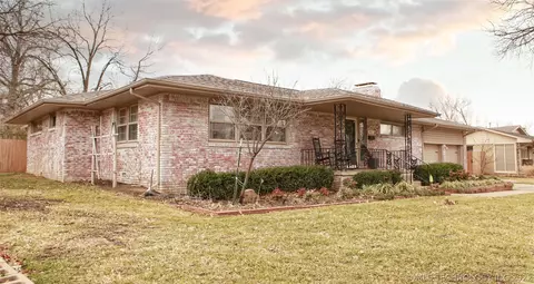 4162 E 46th Pl, Tulsa, OK 74135 photo 2