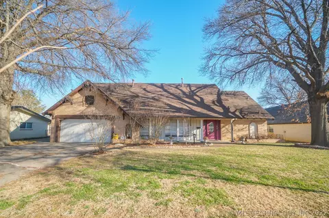 6849 E 56th St, Tulsa, OK 74145 photo 2