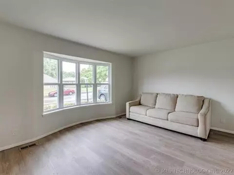 6816 E 56th St, Tulsa, OK 74145 photo 9