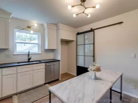 6816 E 56th St, Tulsa, OK 74145 photo 3