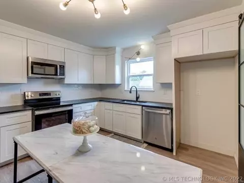 6816 E 56th St, Tulsa, OK 74145 photo 2