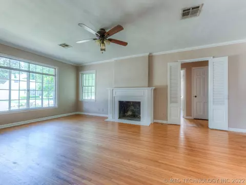 2420 E 20th St, Tulsa, OK 74104 photo 4