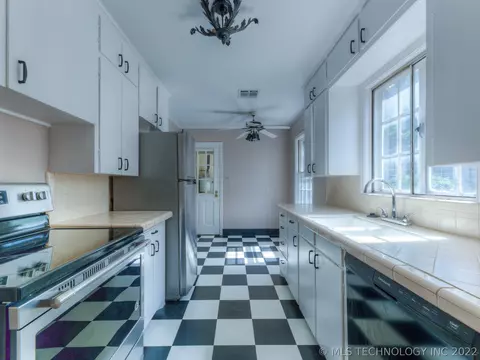 2420 E 20th St, Tulsa, OK 74104 photo 8