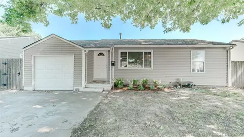 327 E 45th Pl, Tulsa, OK 74105 photo 1