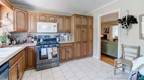 327 E 45th Pl, Tulsa, OK 74105 photo 11