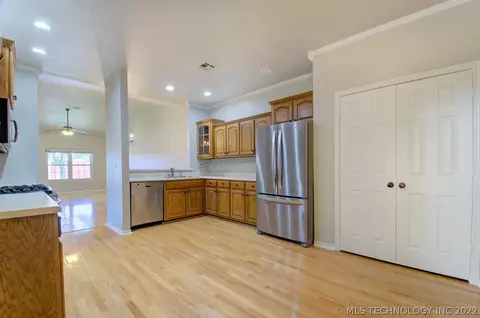8124 E 74th Ct, Tulsa, OK 74133 photo 12