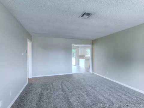 6518 E 8th St, Tulsa, OK 74112 photo 4