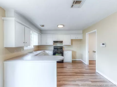 6518 E 8th St, Tulsa, OK 74112 photo 8