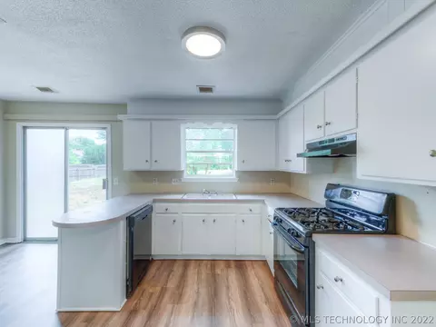 6518 E 8th St, Tulsa, OK 74112 photo 9