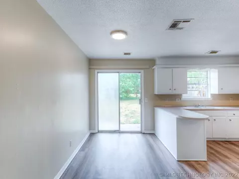 6518 E 8th St, Tulsa, OK 74112 photo 6