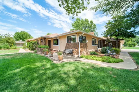 1605 Willow, Pryor, OK 74361 photo 2