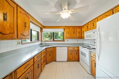 1605 Willow, Pryor, OK 74361 photo 6