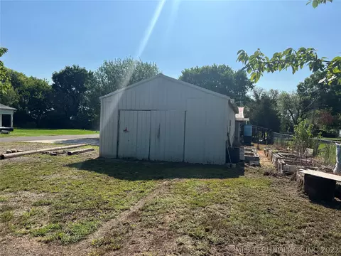 200 NE 8th St, Checotah, OK 74426 photo 5