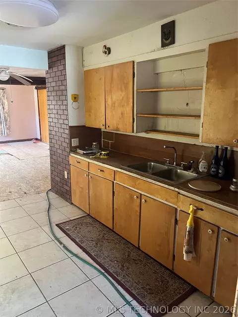 200 NE 8th St, Checotah, OK 74426 photo 3