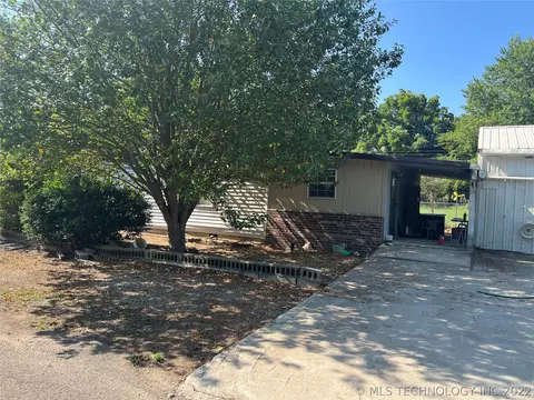 200 NE 8th St, Checotah, OK 74426 photo 1
