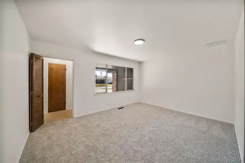 8271 E 34th St, Tulsa, OK 74145 photo 9