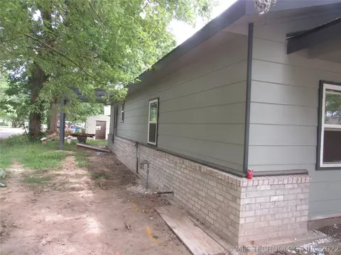 904 E Spaulding, Checotah, OK 74426 photo 3
