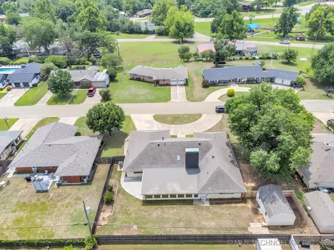1110 E 8th, Cushing, OK 74023 photo 36