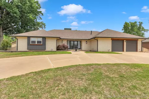 1110 E 8th, Cushing, OK 74023 photo 1