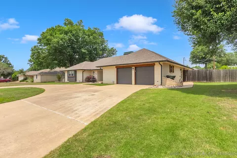 1110 E 8th, Cushing, OK 74023 photo 2