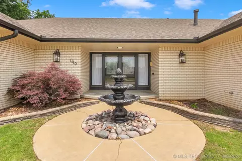 1110 E 8th, Cushing, OK 74023 photo 3