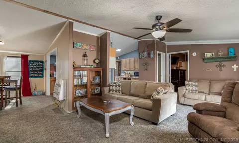 219 Mistletoe Ln, Mead, OK 73449 photo 9