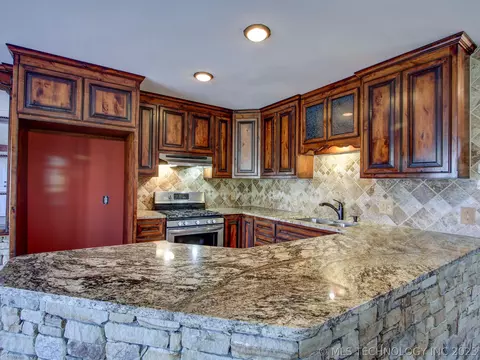 7521 E 26th Ct, Tulsa, OK 74129 photo 9