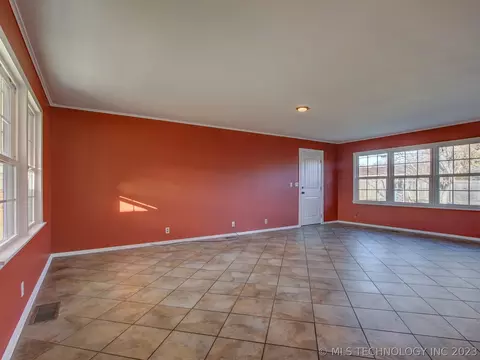 7521 E 26th Ct, Tulsa, OK 74129 photo 4
