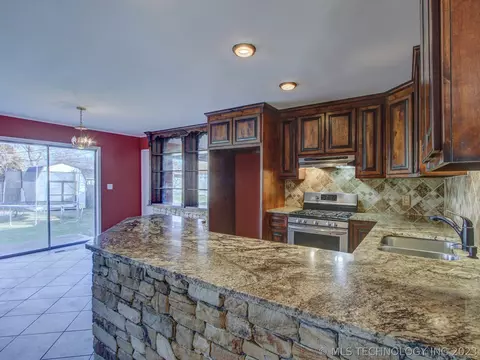 7521 E 26th Ct, Tulsa, OK 74129 photo 10