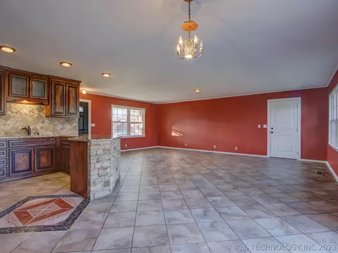 7521 E 26th Ct, Tulsa, OK 74129 photo 8