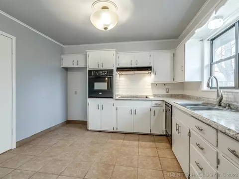 6735 E 29th St, Tulsa, OK 74129 photo 11