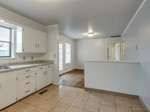 6735 E 29th St, Tulsa, OK 74129 photo 13