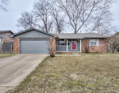 6735 E 29th St, Tulsa, OK 74129 photo 1