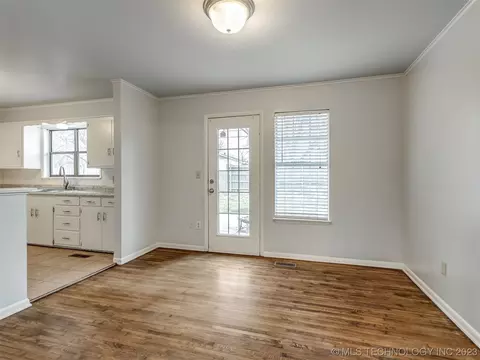 6735 E 29th St, Tulsa, OK 74129 photo 9