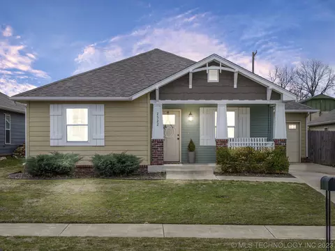 2522 E 5th Pl, Tulsa, OK 74104 photo 1