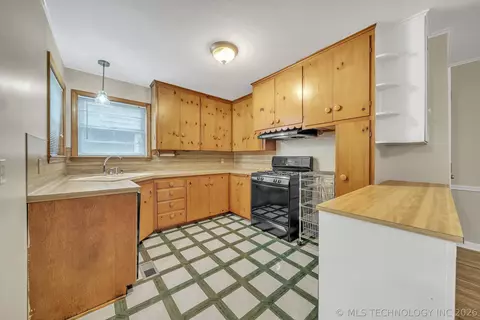 1542 E 49th St, Tulsa, OK 74105 photo 9