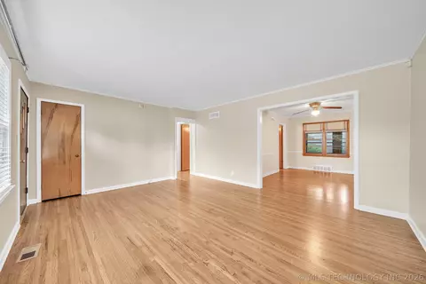 1542 E 49th St, Tulsa, OK 74105 photo 6