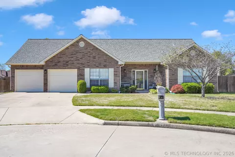 221 SE 15th Ct, Pryor, OK 74361