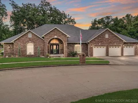 1207 Thurman St, Pryor, OK 74361
