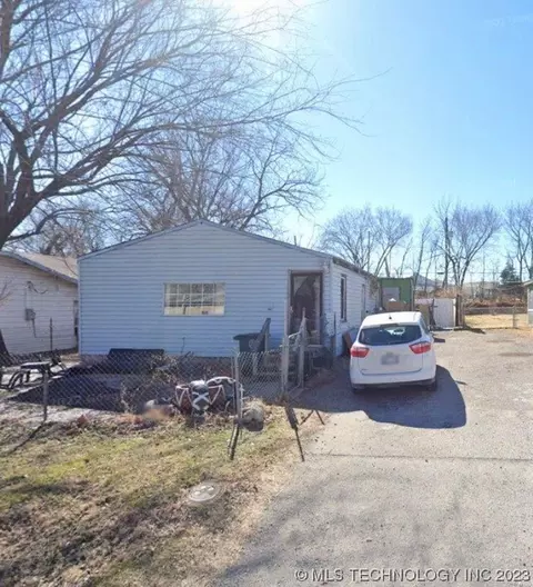 1740 E Latimer Pl, Tulsa, OK 74110 photo 2