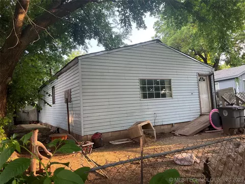 1740 E Latimer Pl, Tulsa, OK 74110 photo 4